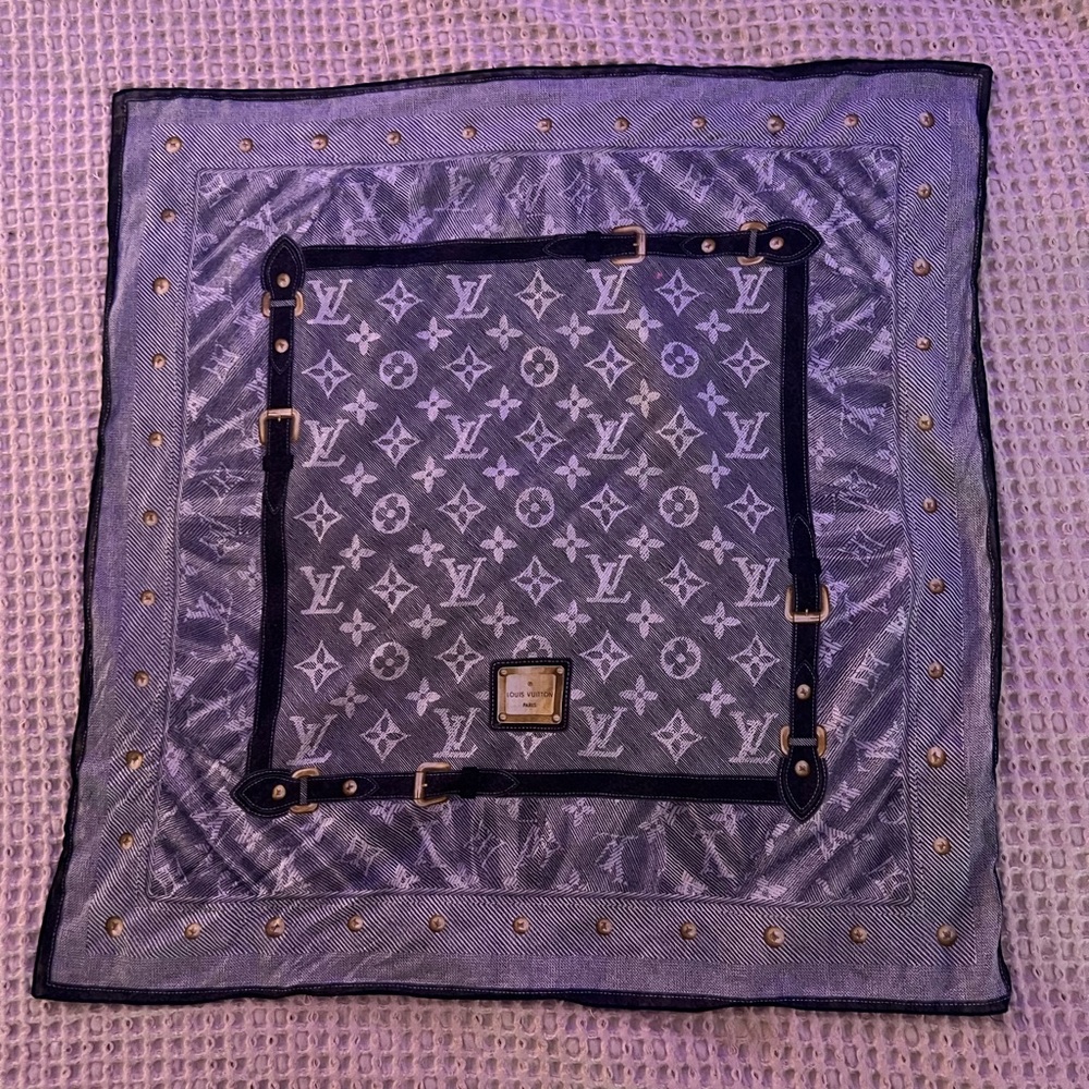 AUTHENTIC Louis Vuitton Silk Square Monogram